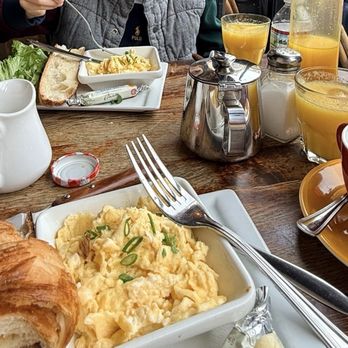 A la Place Saint Georges - Brasseries Near Me - Paris, 75 A la Place Saint Georges - Brasseries Near Me - Paris, 75