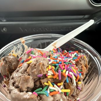 Sisters Ice Cream Shop - Chocolate peanut butter cup ice cream - Ice Cream & Frozen Yogurt Near Me - Avon, North Carolina Sisters Ice Cream Shop - Chocolate peanut butter cup ice cream - Ice Cream & Frozen Yogurt Near Me - Avon, North Carolina