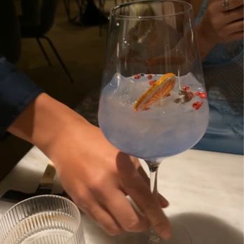 Le Jardinier - Cromosat & tonic (starts of blue & turns pink !) - French Near Me - Houston, Texas