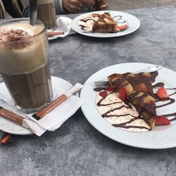Cafe Bageriet - Æblekager med cremefraiche og flødeskum.
