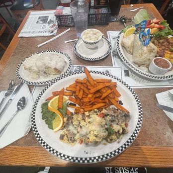 Black Bear Diner Santa Clarita - Prime scrambled  Chorizo Breakfast Burrito (760-1580 cals.) 1 Biscuit & Country Gravy Sweet Potato Fries White Cheddar Mac & Cheese - Diners Near Me - Santa Clarita, California
