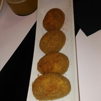 Malmö - Croquetas de boletus y avellanas - Vegetarian Near Me - Valencia, V Malmö - Croquetas de boletus y avellanas - Vegetarian Near Me - Valencia, V