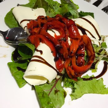 Table 87 - Brooklyn Heights - Mozzarella and peppers salad - Pizza Near Me - Brooklyn, New York Table 87 - Brooklyn Heights - Mozzarella and peppers salad - Pizza Near Me - Brooklyn, New York