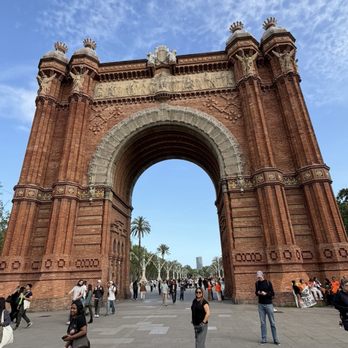 Arc de Triomf - Landmarks & Historical Buildings Near Me - Barcelona, B