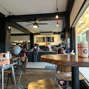 Easy ‘Que - Inside - Barbeque Near Me - Kailua, Hawaii