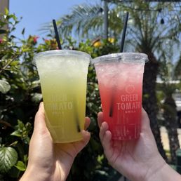 CUCUMBER GINGER MINT REFRESHER + PINEAPPLE BERRY REFRESHER