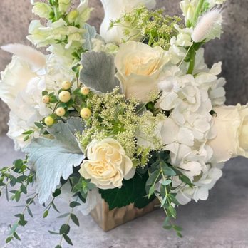 Noble Garden - Flower arrangement we were supposed to receive - Florists Near Me - Redondo Beach, California Noble Garden - Flower arrangement we were supposed to receive - Florists Near Me - Redondo Beach, California