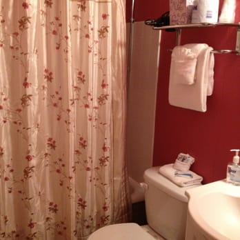 Gold Inn - Tidy bathroom with goodies! - Hotels Near Me - Hot Springs, Arkansas Gold Inn - Tidy bathroom with goodies! - Hotels Near Me - Hot Springs, Arkansas