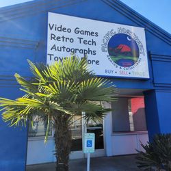 Pnw Gaming And Collectibles - Outside and their sign.