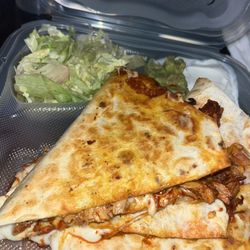 Los Giles Taqueria - Chicken quesadilla