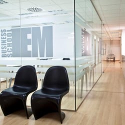 IEM Business School - Entrada a la Escuela