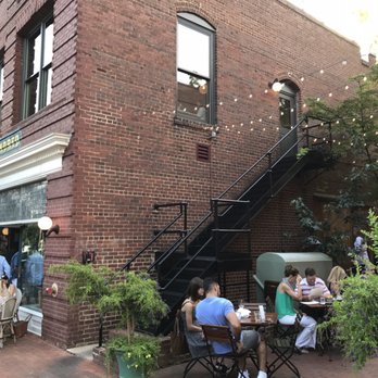 Kindred Restaurant - Outdoor patio - New American Near Me - Davidson, North Carolina