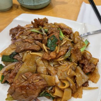 Chili Wok - Beef Chow Fun 干炒牛河 - Chinese Near Me - Vienna, Virginia Chili Wok - Beef Chow Fun 干炒牛河 - Chinese Near Me - Vienna, Virginia