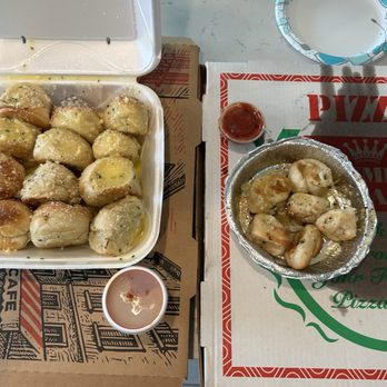 The Italian Kitchen - Had to order since another pizza place ruined our order. What a difference!! Plus it cost less!!! - Italian Near Me - Vero Beach, Florida