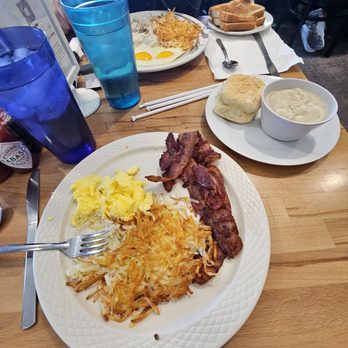 Sunshine & Tailwinds Cafe - Biscuits, gravy, eggs, bacon and hash browns plate. - American Near Me - North Las Vegas, Nevada