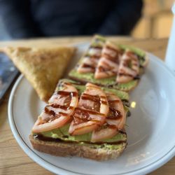 Trailhead Cafe - Avocado toast (without cheese) and veggie samosa