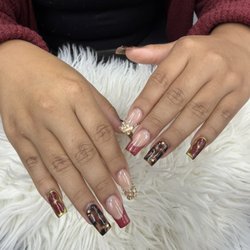 Acryliq Nails