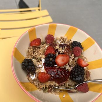 The Yellow Table Café - Cafes Near Me - Nashville, Tennessee