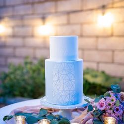 Wedding cake by Layered Cakes + Bakes - Photography by Andy Lu Photography