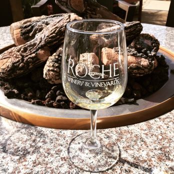 Roche Winery - Wine tasting - Wine Tasting Room Near Me - Sonoma, California