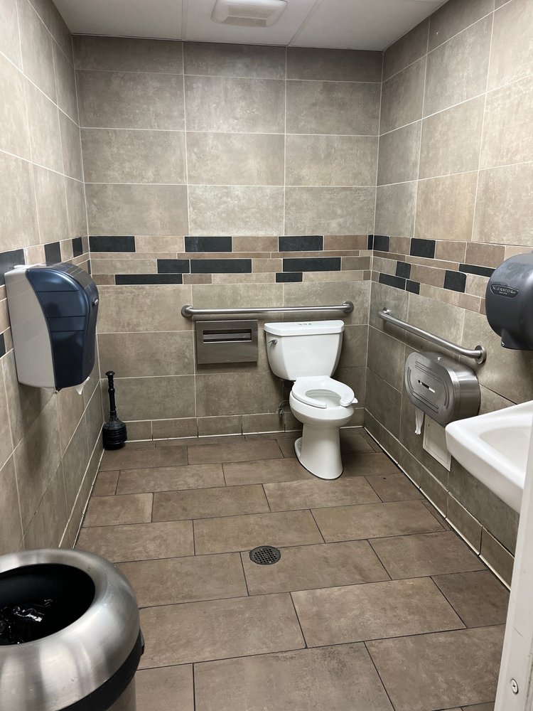 ARCO Updated August 2024 11 Photos & 19 Reviews 3002 N M St