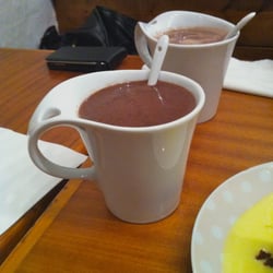 L'Aparté - Chocolat à l'ancien servi dans une tasse au design résolument moderne