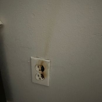 SkillSee - He discovered hidden outlet that was burnt with damaged wires. He replaced both wires and outlet within the hour - General Contractors Near Me - Whittier, California