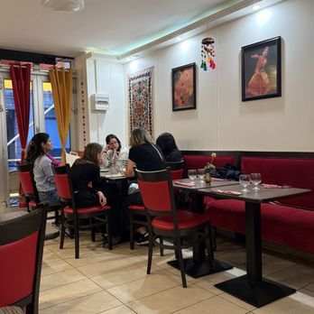 Haldi Indian Restaurant - Decor is a bit bare. I would suggest some improvements. - Indian Near Me - Levallois-Perret, 92