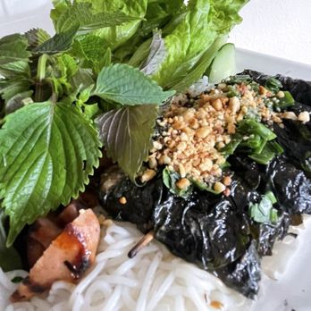 Mama’s Kitchen - M1. Bun Thit Nuong (vermicelli noodle) - Vietnamese Near Me - Daytona Beach, Florida