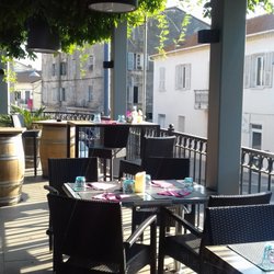 A Terrazza - Situé en plein coeur de Ghisonaccia et à proximité des commerces et des services, offre un espace ombragé grâce à l'immense glycine