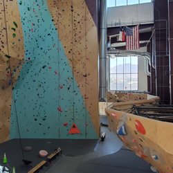 Sessions Climbing + Fitness - Upstairs view