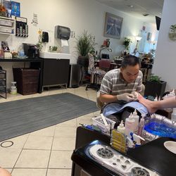 Star Nail - Husband/owner and a view of the tiny shop