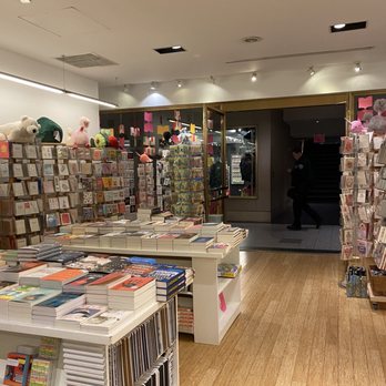 Posman Books - POSMAN Books at 30 Rock, lower level. - Bookstores Near Me - New York, New York Posman Books - POSMAN Books at 30 Rock, lower level. - Bookstores Near Me - New York, New York