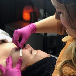 Meraki Beauty & Skin Bar - Dermaplaining