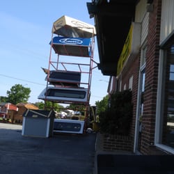 Leonard Buildings & Truck Accessories - Store sign
