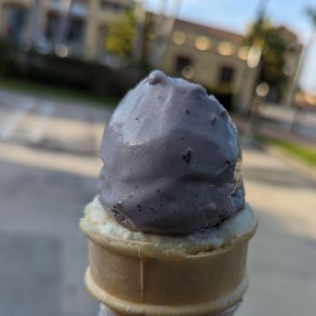 Ben Scoops - Ube + coconut - Ice Cream & Frozen Yogurt Near Me - Torrance, California