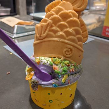 Somisomi - Ube and strawberry swirl with fruity pebbles - Desserts Near Me - Santa Clara, California