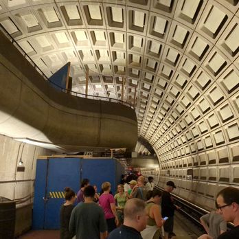 Rosslyn Metro Station - Great crowd management during July 4 - Metro Stations Near Me - Arlington, Virginia Rosslyn Metro Station - Great crowd management during July 4 - Metro Stations Near Me - Arlington, Virginia