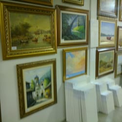 Galeria Guedes - Alguns quadros e telas em branco para venda
