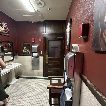 H3 Ranch - The bathrooms are nice - Steakhouses Near Me - Fort Worth, Texas H3 Ranch - The bathrooms are nice - Steakhouses Near Me - Fort Worth, Texas