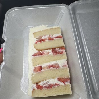 Nantucket Grill - Durham - Strawberry short 1/2 Slice Strawberry Shortcake - American Near Me - Durham, North Carolina