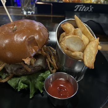 Barrels & Boards - Whiskey bacon cheddar burger. Phenomenal! - New American Near Me - Raynham, Massachusetts