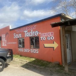 Taqueria San Tadeo - This is a bldg that has tables and an ATM. Door to go on os on the side where the arrow is pointing