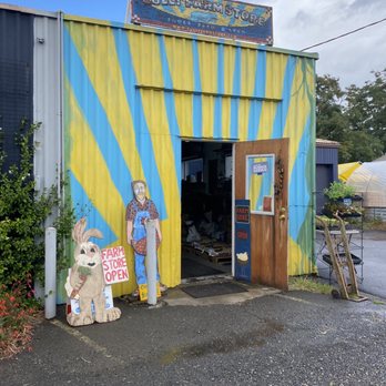 Cully Farm Store - Storefront - Livestock Feed & Supply Near Me - Portland, Oregon Cully Farm Store - Storefront - Livestock Feed & Supply Near Me - Portland, Oregon