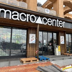 Macrocenter - 2023.FEB06- store entrance