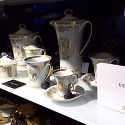 Drake's Luxury Boutique