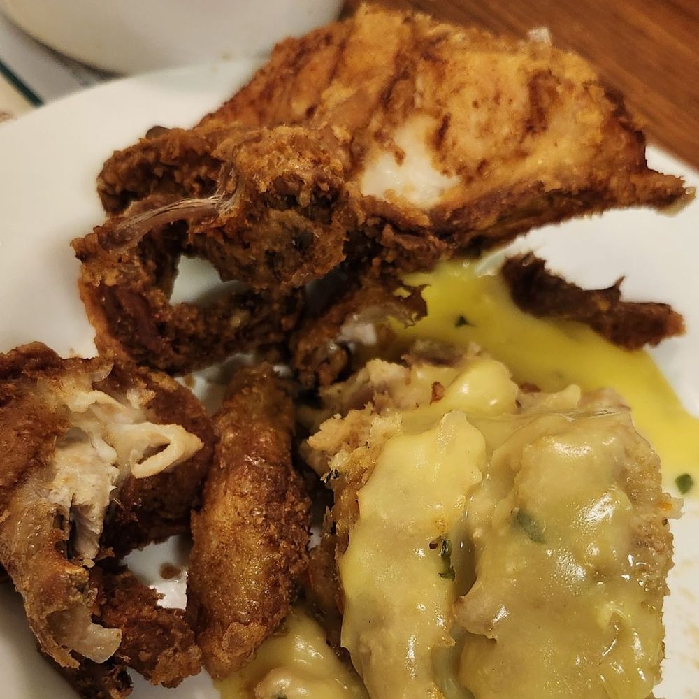 Das Dutchman Essenhaus - Fried chicken. Dressing and gravy, noodles. - Bakeries Near Me - Middlebury, Indiana