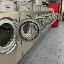Super Wash Laundromat