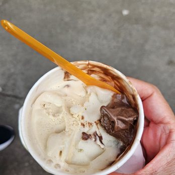 Kem CoBa - Salted butter and chocolate - Ice Cream & Frozen Yogurt Near Me - Montreal, Quebec Kem CoBa - Salted butter and chocolate - Ice Cream & Frozen Yogurt Near Me - Montreal, Quebec