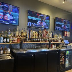 DJ'S Pizza Pub - Full Bar